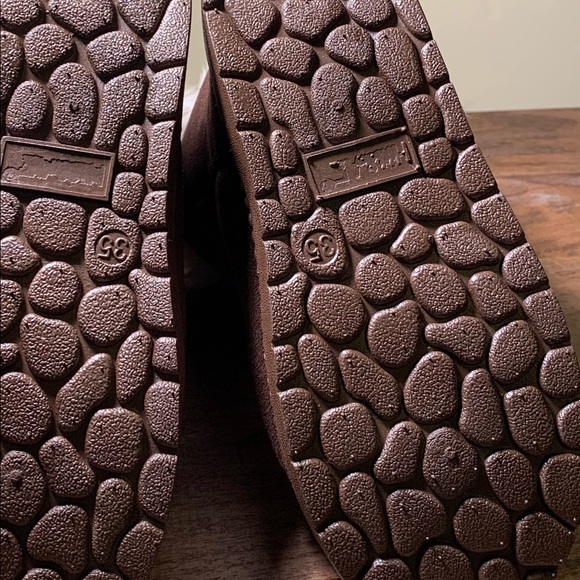 NWNT Girls size 3.5 fur lined boots. - Picture 9 of 9